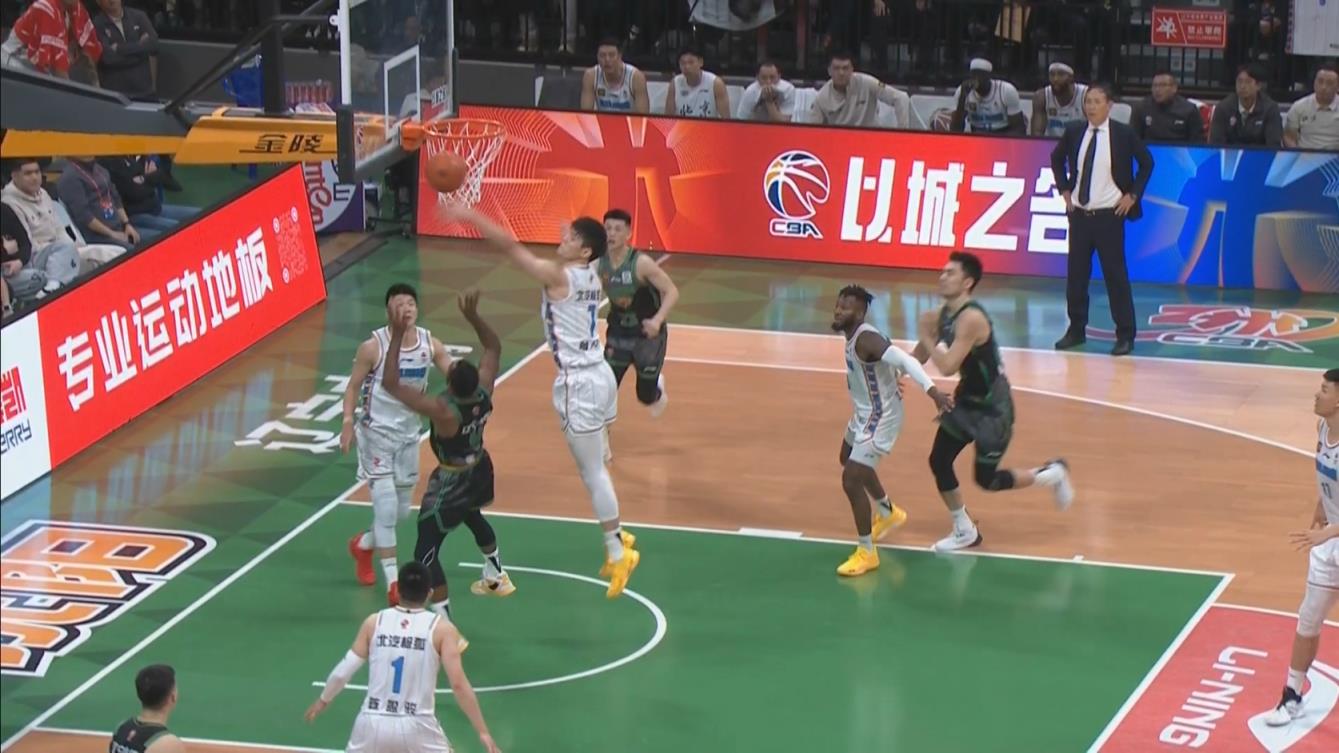 曾凡博釘板血帽弗格上籃 本場個人第6個蓋帽！